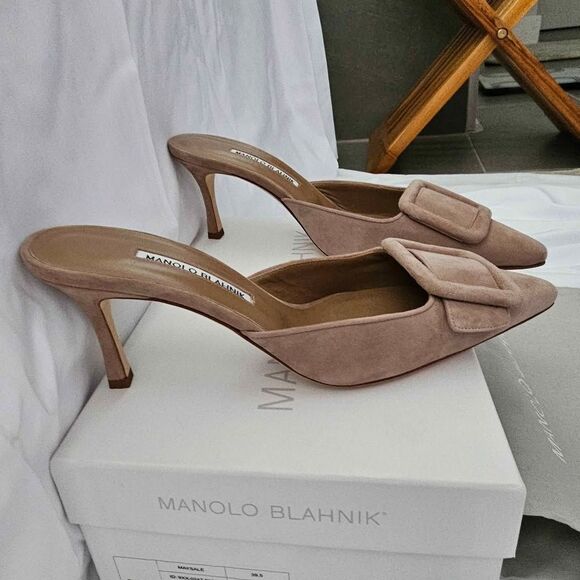 Manolo Blahnik- Suede Buckle Mules Kitten Heels- Size 39.5 - Picture 2 of 7